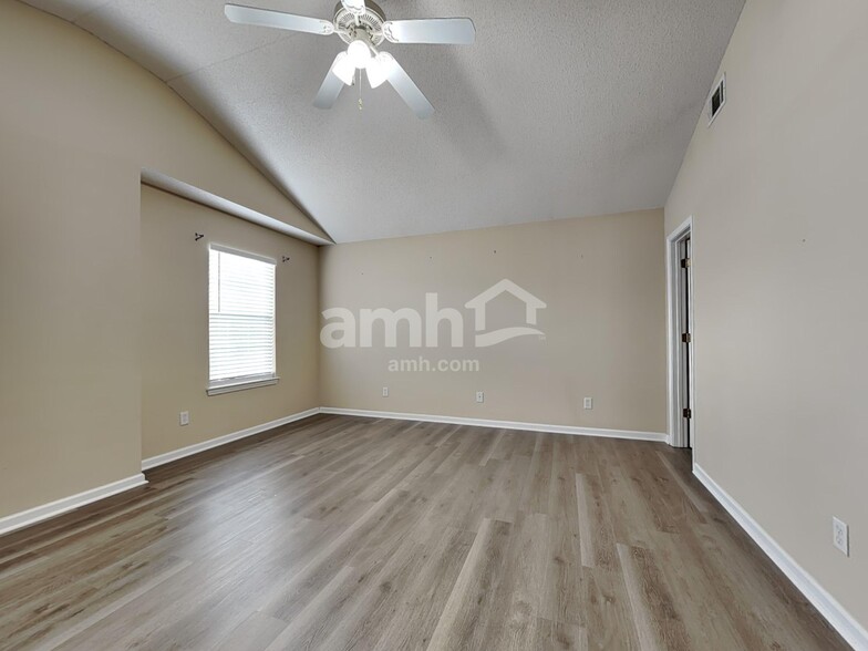 Building Photo - 20 Willow Lakes Dr