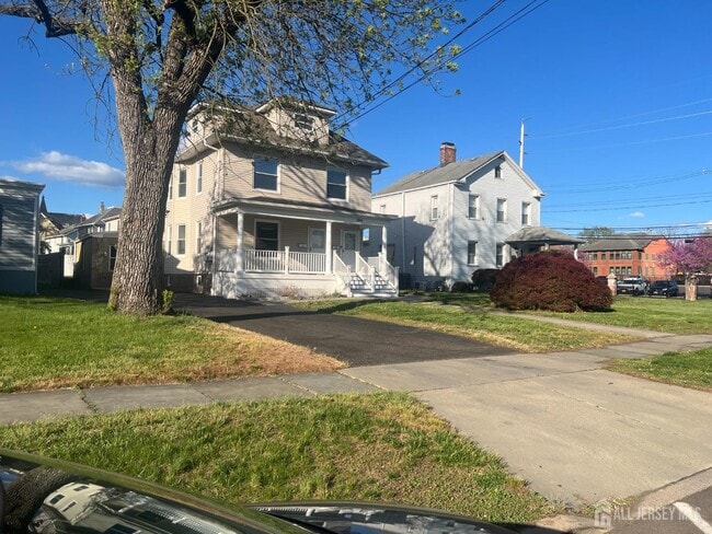 Building Photo - 104 W High St