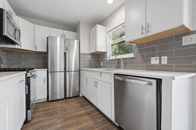 Building Photo - 3201 Mossrock Dr