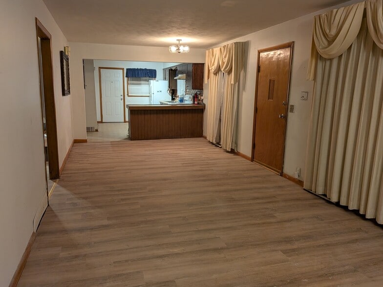 Building Photo - 506 Noble Ct