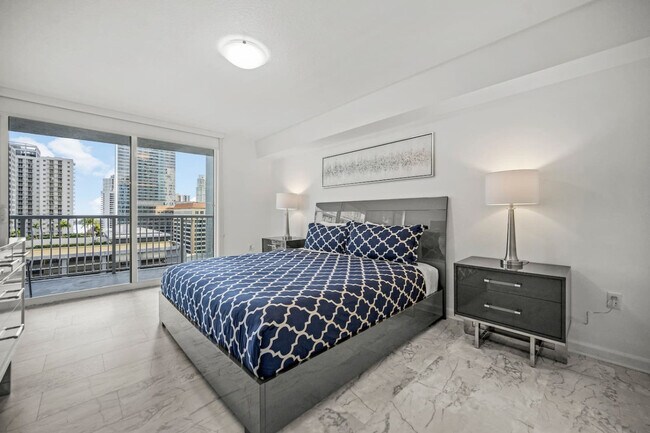 Building Photo - 1200 Brickell Bay Dr