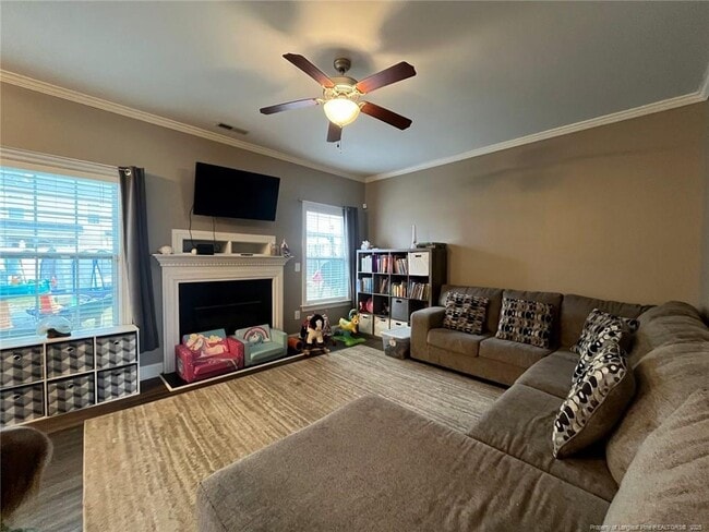 Building Photo - 582 Century Dr