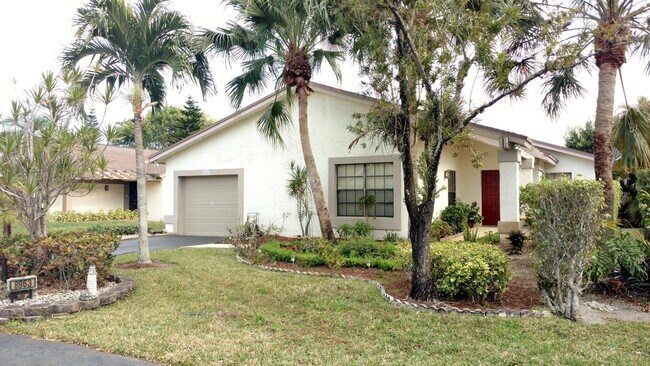 Building Photo - 8963 Old Pine Way