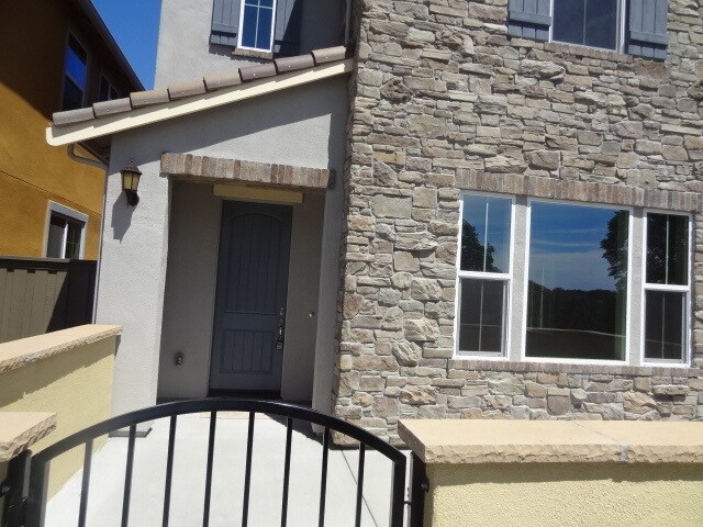Primary Photo - 2121 Pasqual Dr