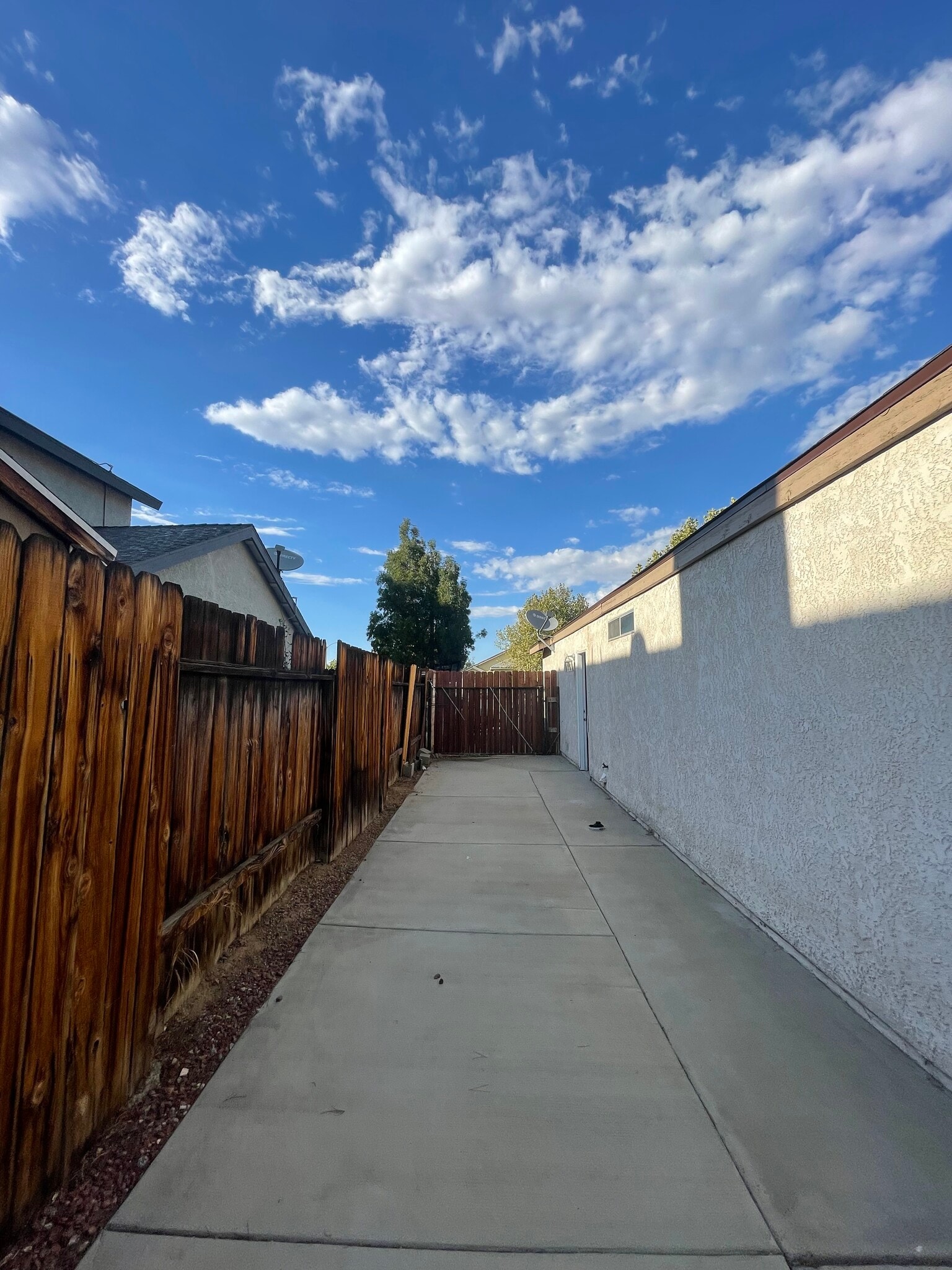Building Photo - 3736 Eclipse Dr