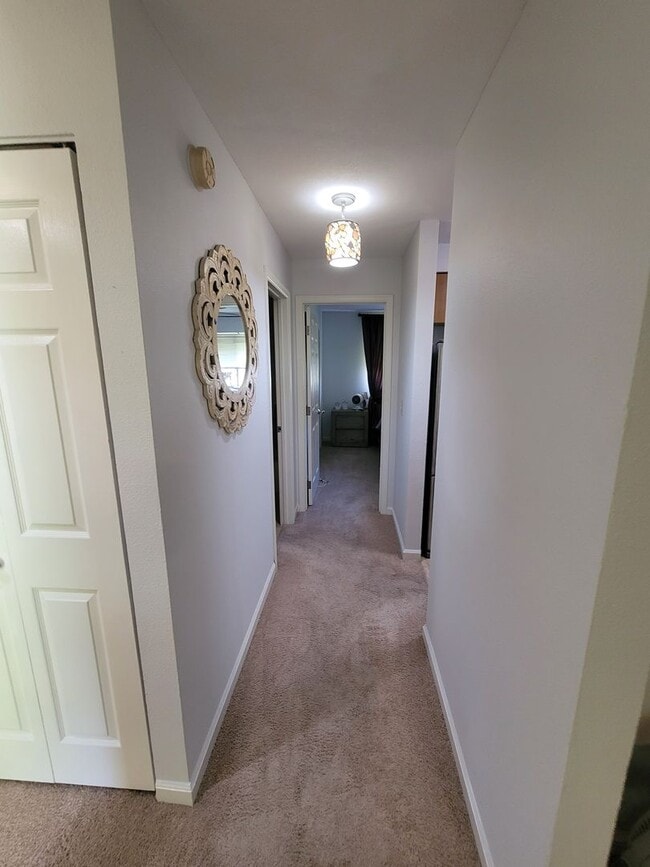 Building Photo - Available now! Maui Gardens One bedroom on...