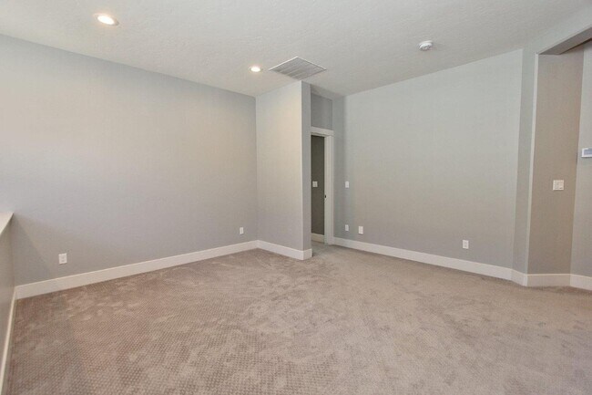 Building Photo - Immaculate Home in Harris Ranch