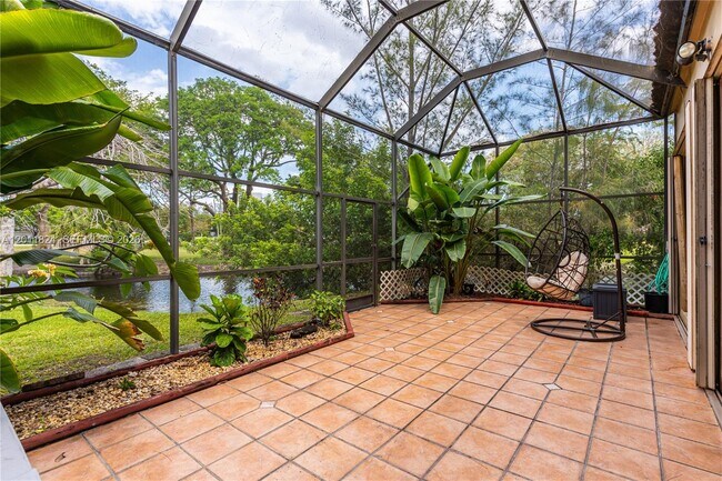 Building Photo - 3761 Alcantara Ave