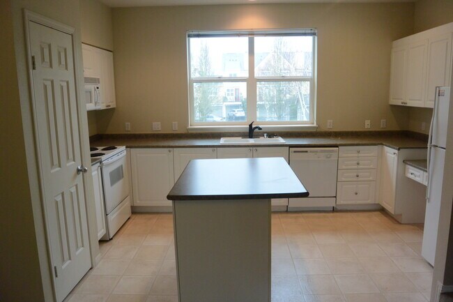 Building Photo - 714 SE Fairwinds Loop
