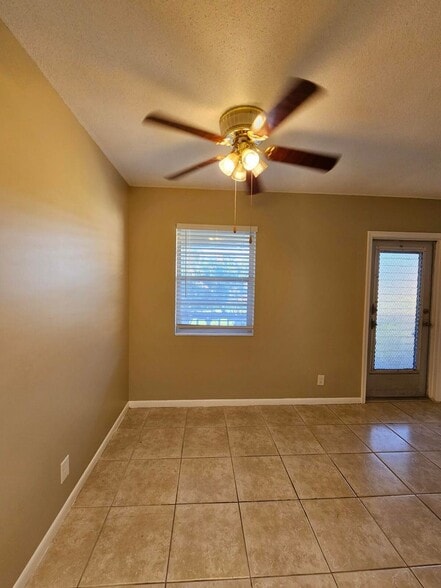 Building Photo - 114 Norwich E