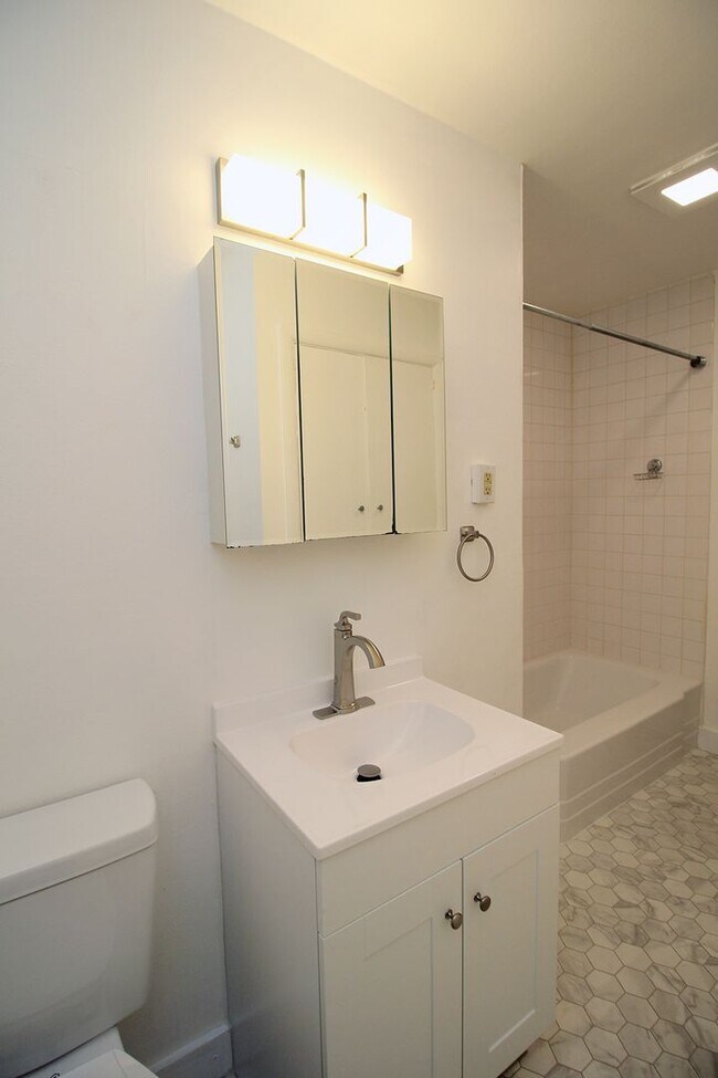 Building Photo - 1902-1910 N Kilpatrick St - Kenton