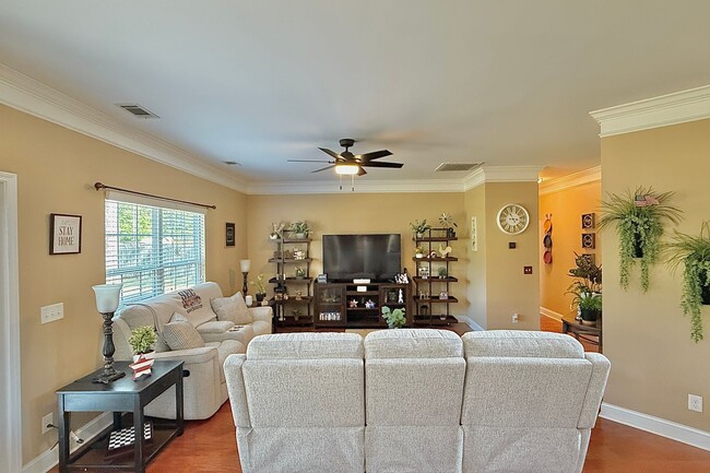 Building Photo - 470 Briarcrest Dr NE