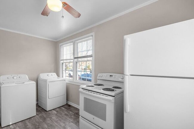 Building Photo - Gorgeous 2BR/1BA Duplex near Selwyn and Park Rd Hotspots!