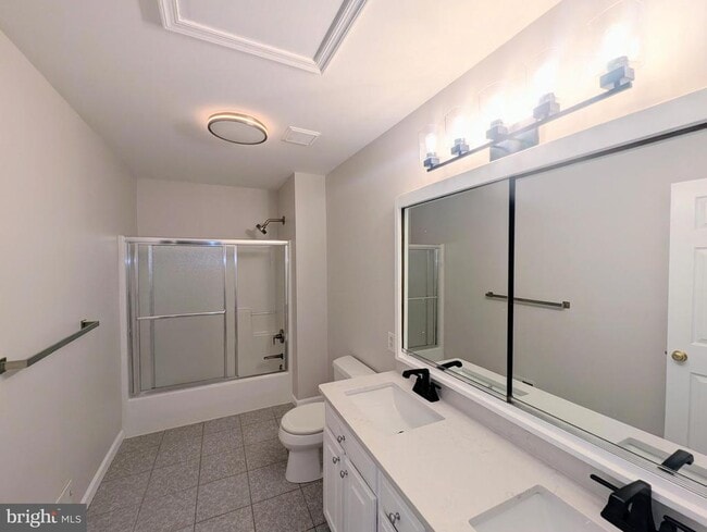 Building Photo - 114 Lenape Dr