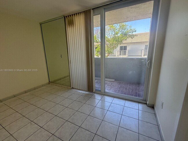 Building Photo - 10090 NW 80th Ct