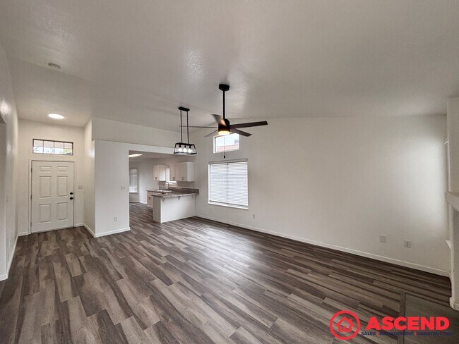 Building Photo - Beautiful 4 Bedroom Home In Rosedale!