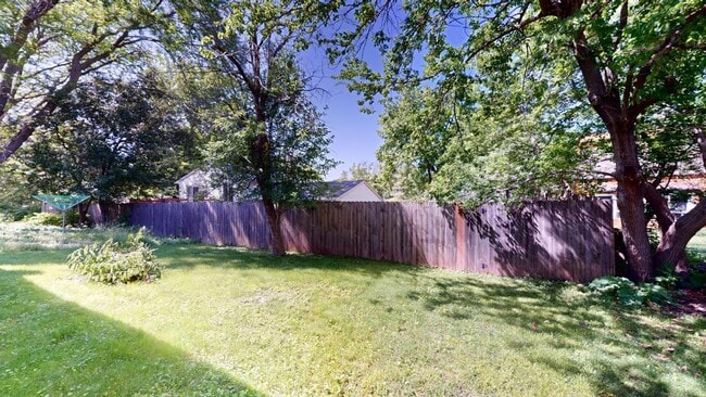 Building Photo - Quiet Area - Great Place to Call "Home"