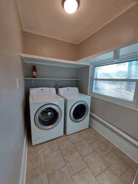 Large laundry room with washer & dryer - 611 Ambrose Dr