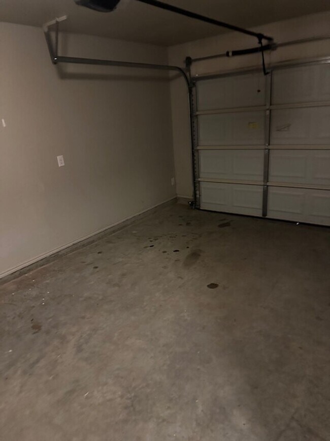 Building Photo - 2433 Stoneham Ct