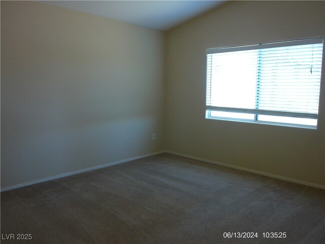 Building Photo - 528 Round Reign Ave