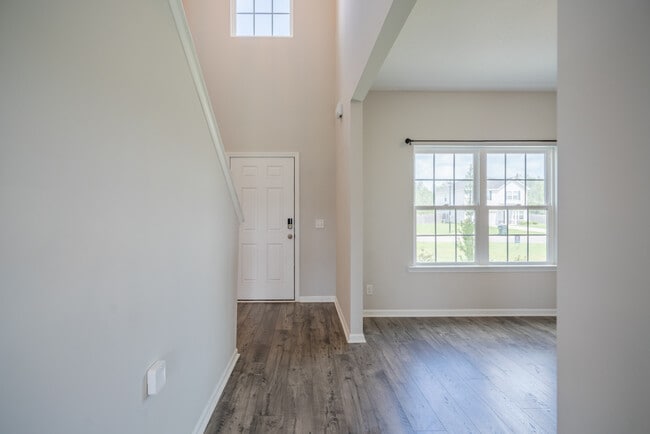 Building Photo - 418 Huntington Dr