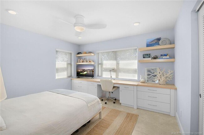 Building Photo - 1289 NE Ocean Blvd