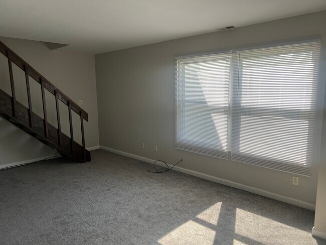 Building Photo - 824 W 59th Pl