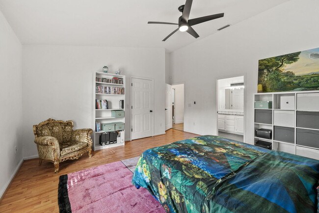 Building Photo - 465 Goldenwood Way