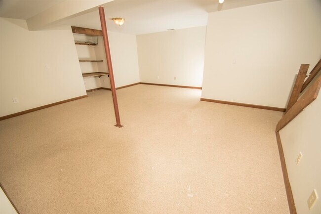 Building Photo - 6228 Sawmill Woods Dr