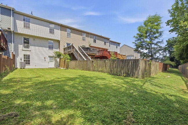 Building Photo - 927 Pirates Ct