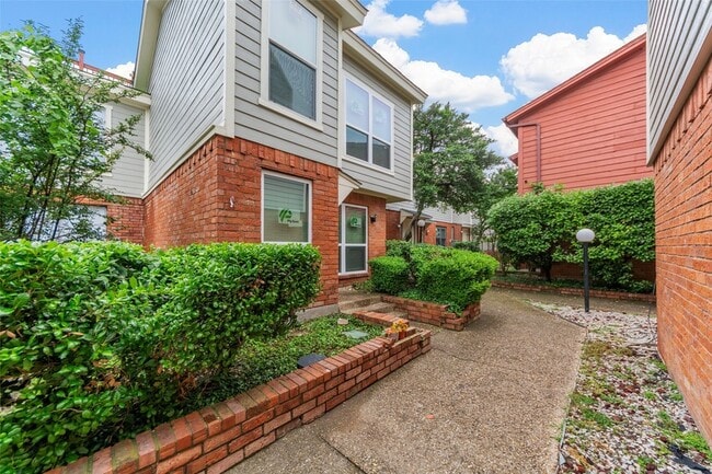 Primary Photo - 6738 Eastridge Dr