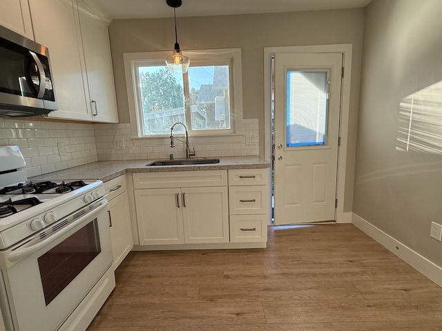 Kitchen towards front door - 1169 Leff St