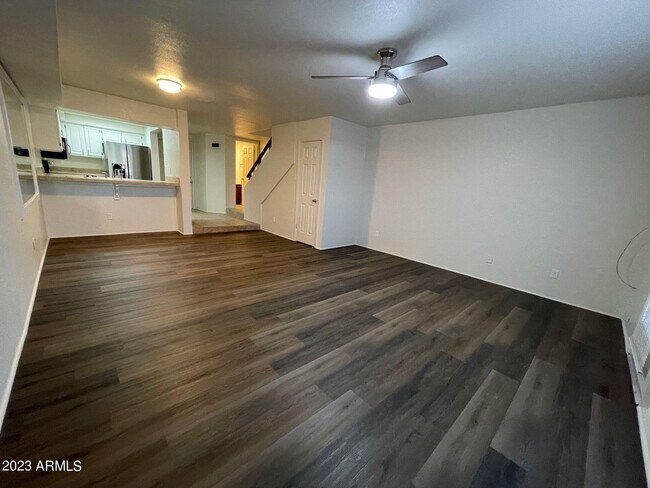 Building Photo - 2121 W Union Hills Dr