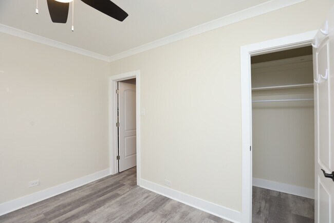 Building Photo - 3839 N Greenview Ave