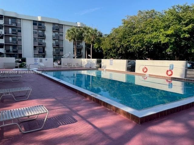 Building Photo - 2701 Riverside Dr