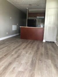 Building Photo - 4921 Eastview Dr
