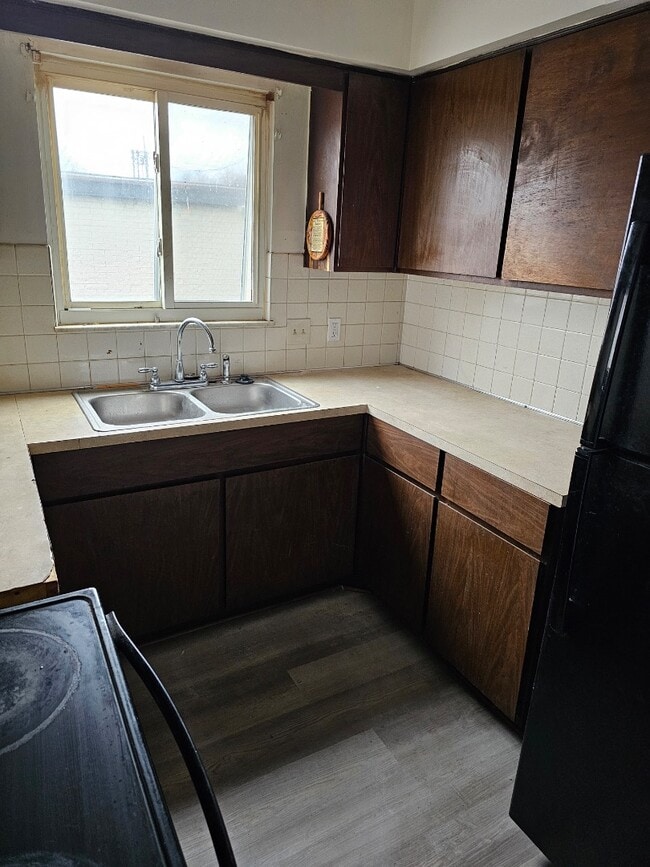 Primary Photo - 2297 Eastlawn Ave