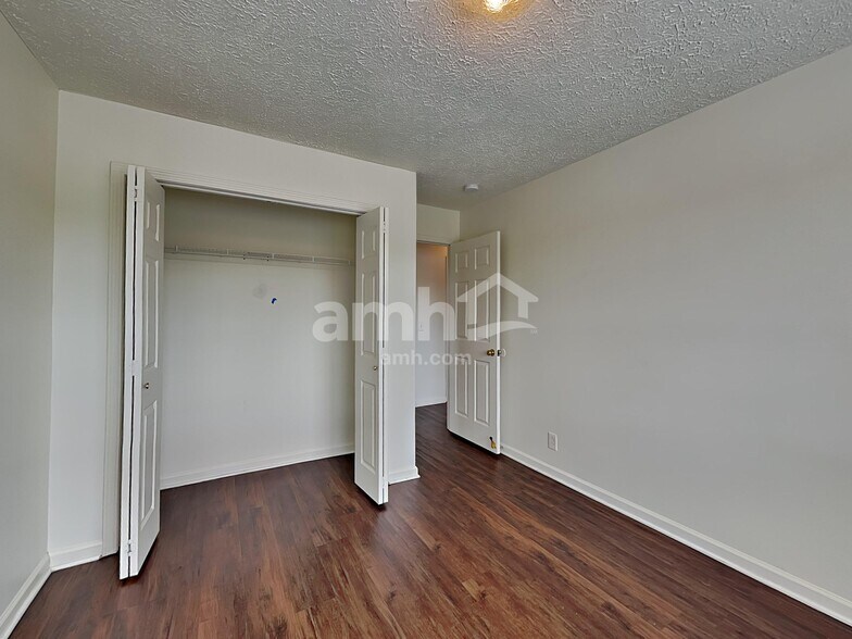 Building Photo - 120 Rose Garden Ln