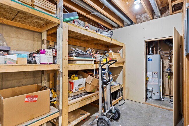 Building Photo - Spacious Home in a Great Location!
