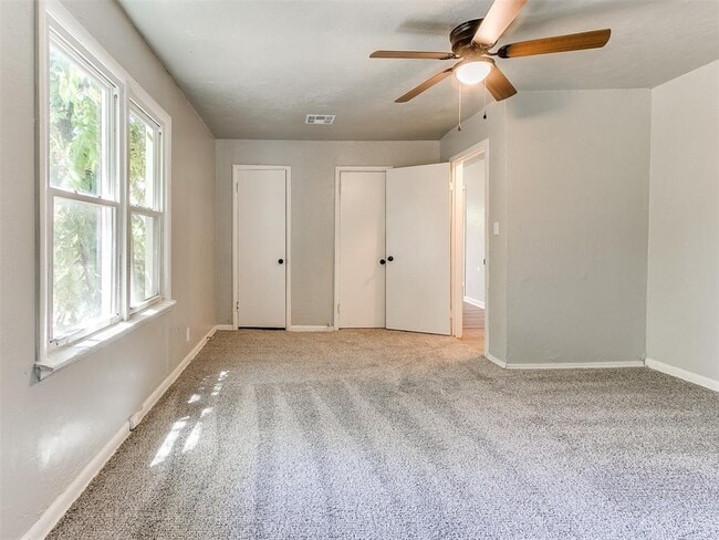 Building Photo - 3220 NE 14th Pl