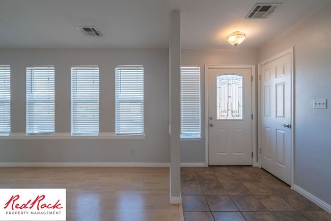 Building Photo - Bright & Spacious 3-Bedroom Home in Washin...