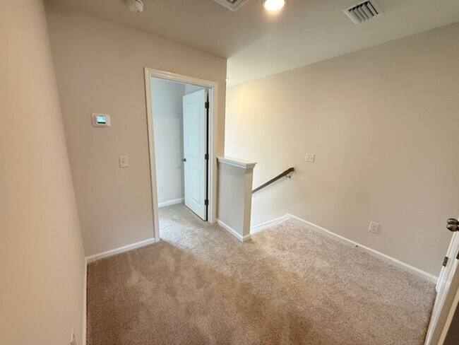 Building Photo - 463 Martins Creek Blvd