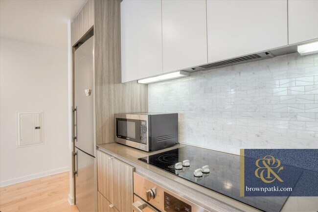 Building Photo - 45 Bartlett St