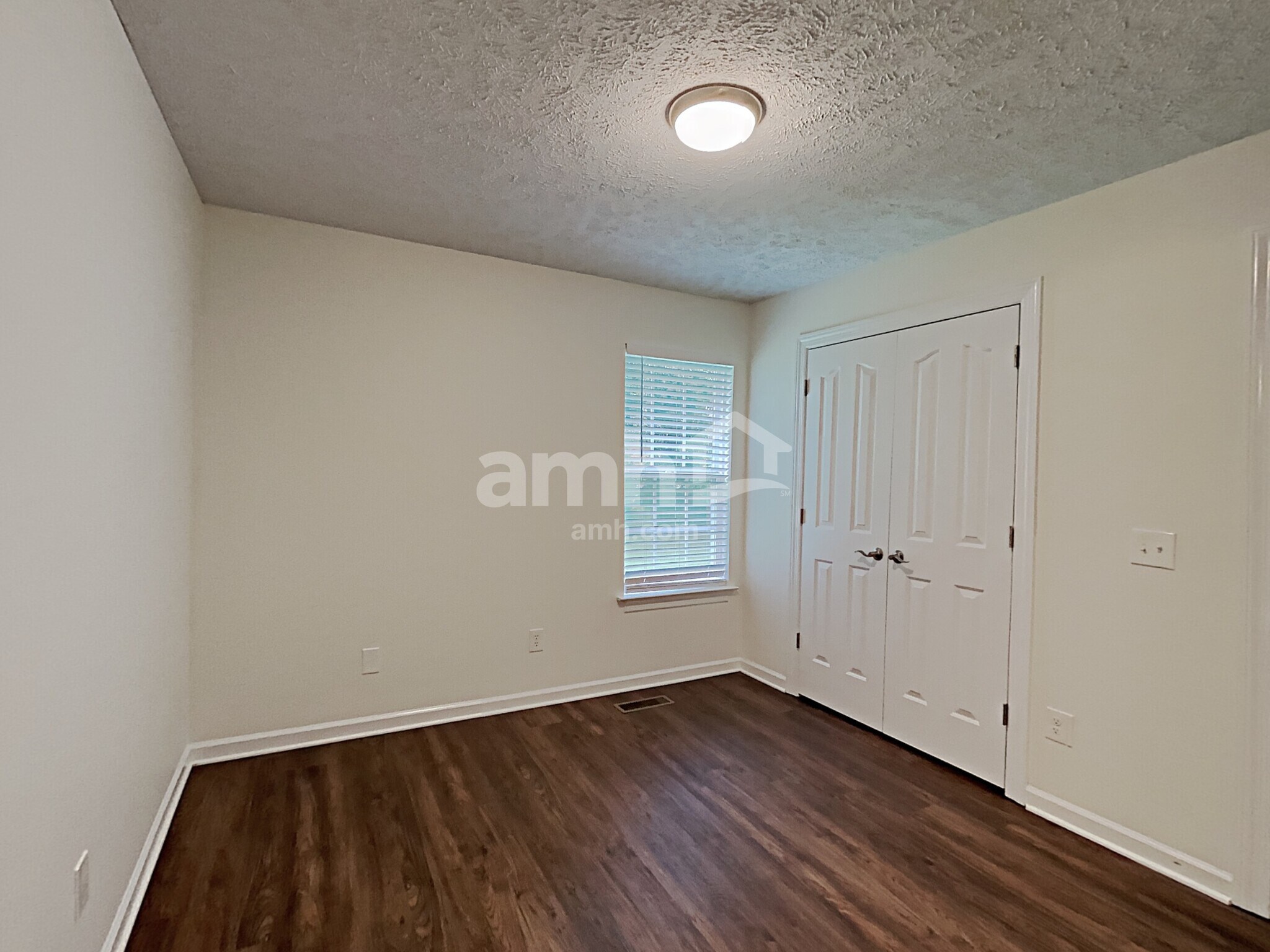 Building Photo - 1721 N Cove