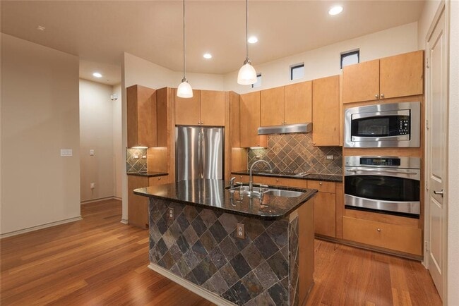 Building Photo - 1207 Beaconsfield Lane