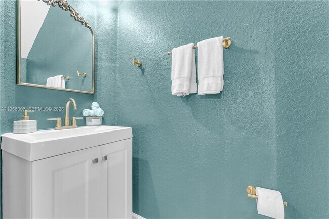 Building Photo - 8844 S Isles Cir