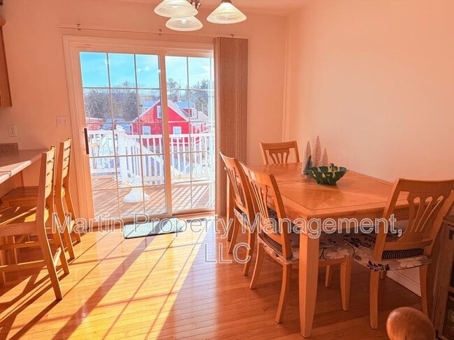 Building Photo - 140 Stedman St