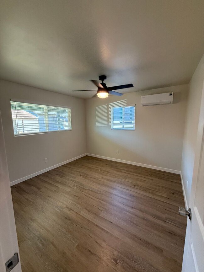 Building Photo - Large Brand New Remodeled 1 Bedroom unit with Washer Dryer Hookups - MUST SEE!!!