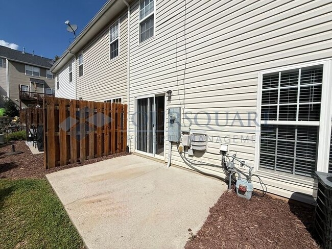 Building Photo - September Move-In Special! Sign your lease by September 30th and enjoy the remainder of September...