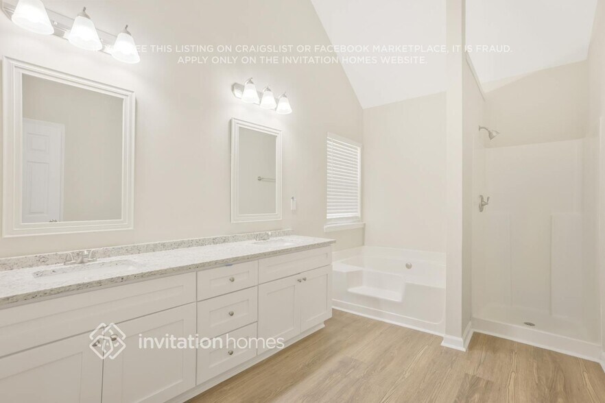 Building Photo - 3535 Oakshire Way SE
